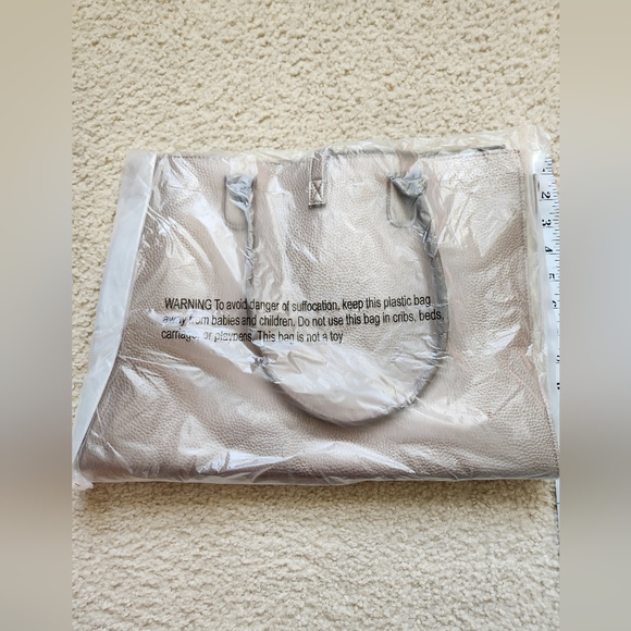 NWT Gold Metallic Tote Bag - Picture 4 of 8